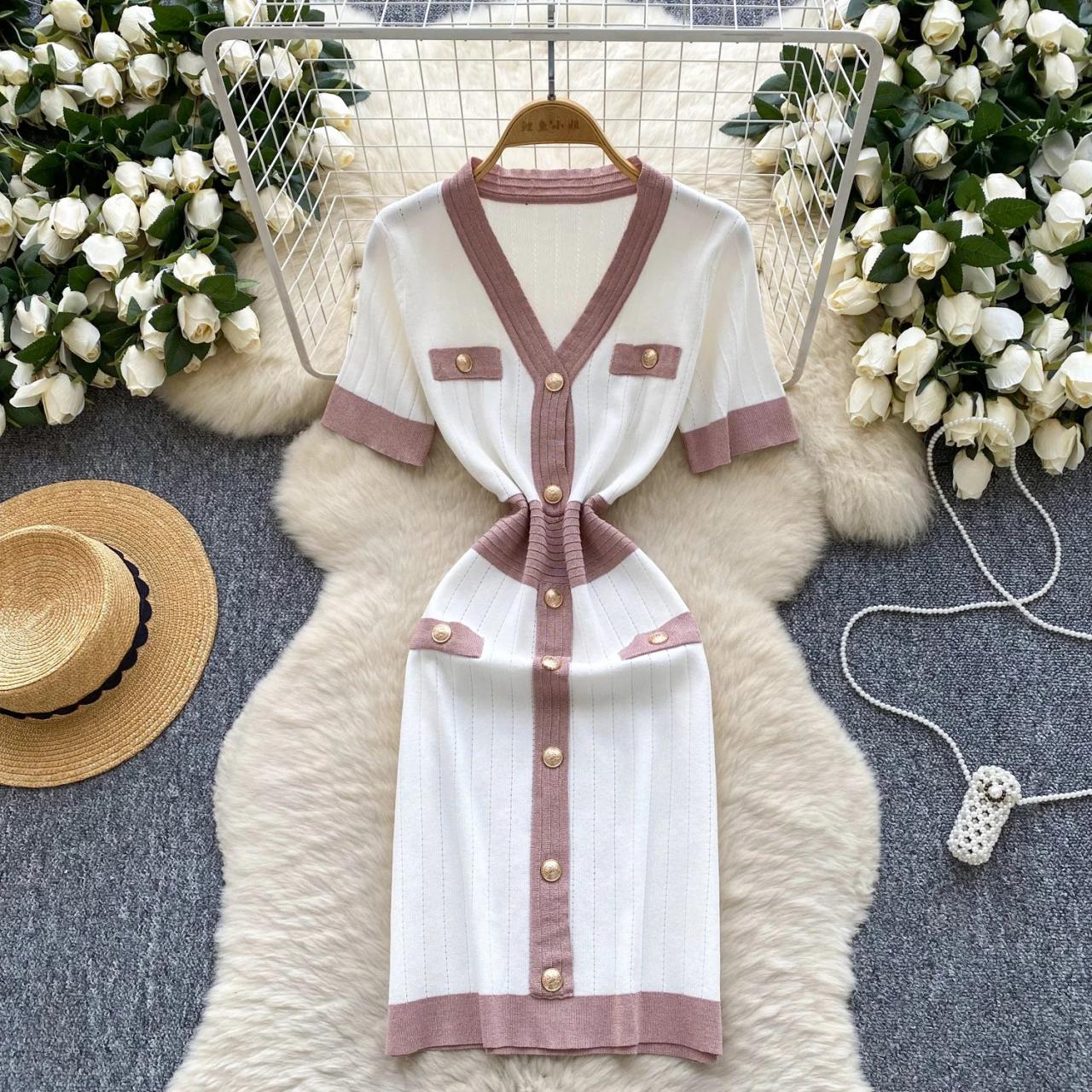Classic Buttoned Knit Dress With Pockets Design