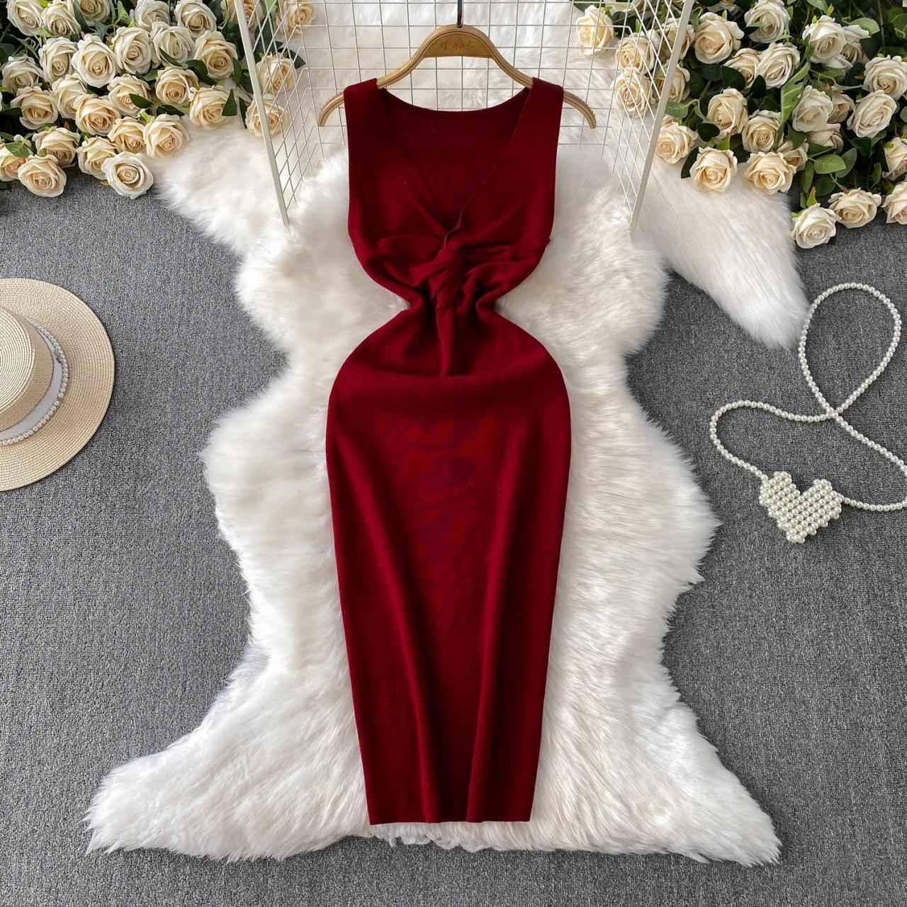 Sleeveless Red Bodycon Dress With Twisted Design